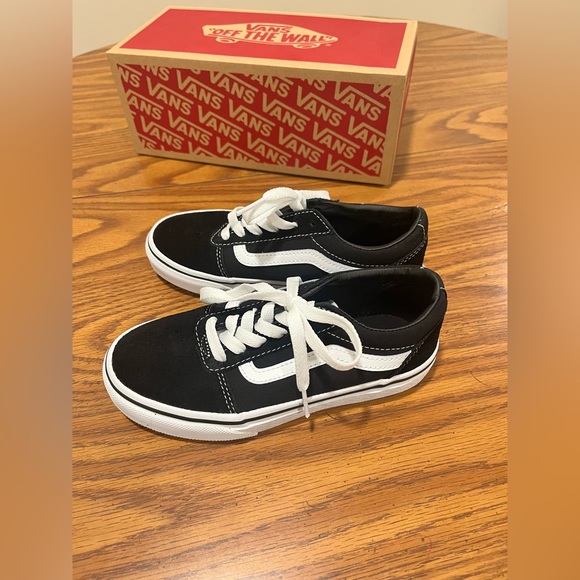 VANS BRAND NEW Youth Size 1 - Picture 3 of 7